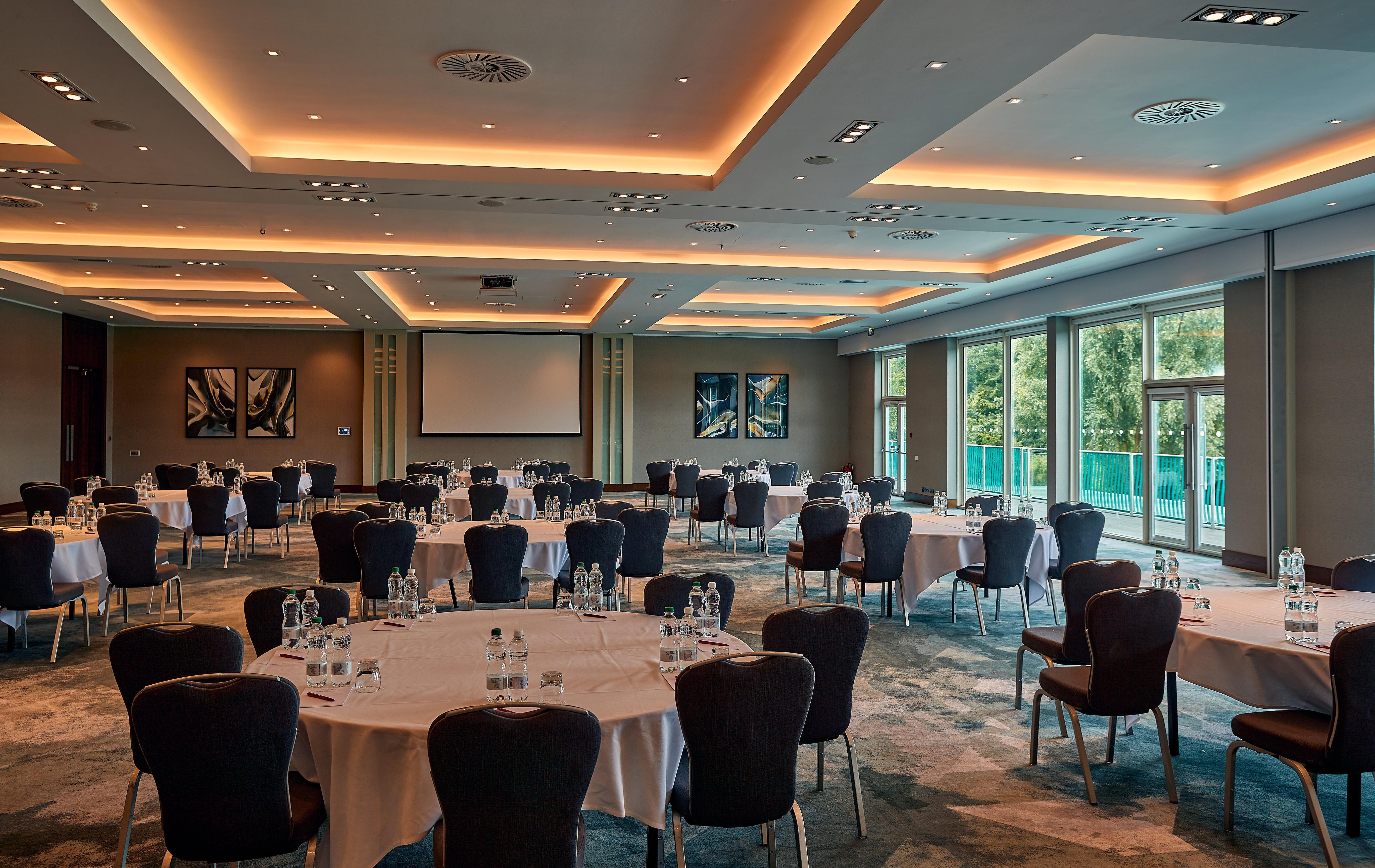 Crowne Plaza Marlow By Ihg Exterior photo