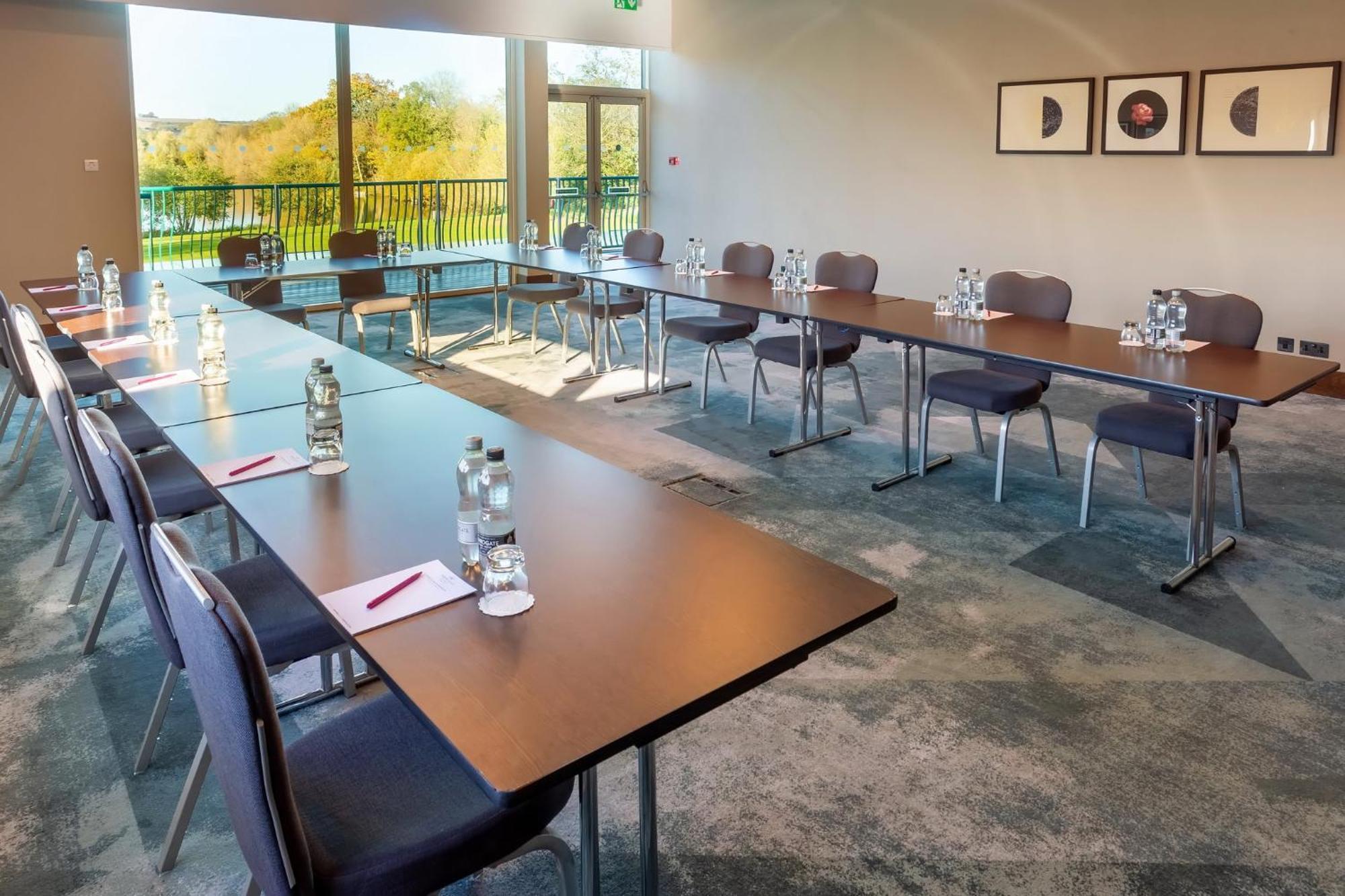Crowne Plaza Marlow By Ihg Exterior photo